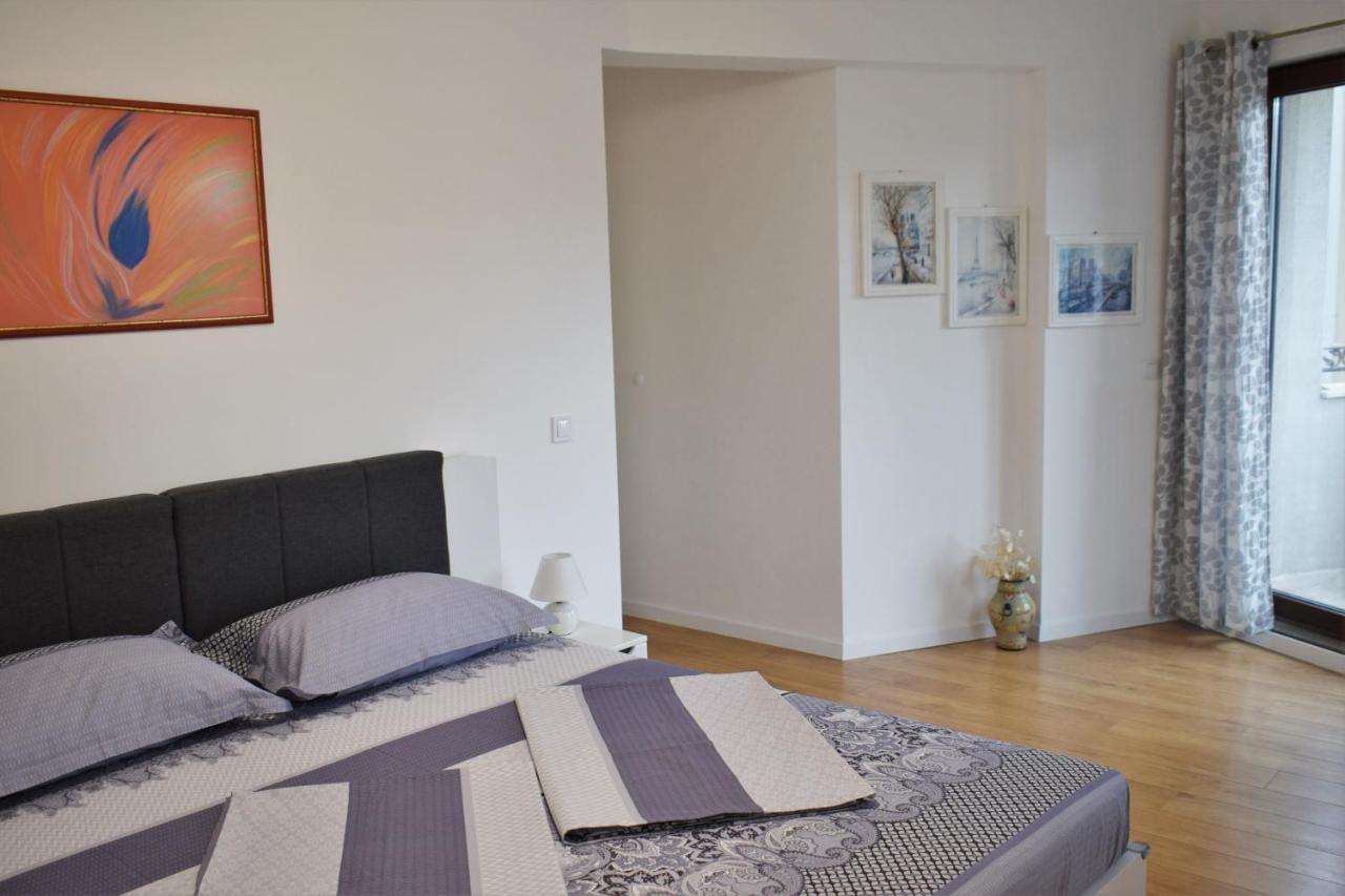 Top Center Apartment Gramophone With Private Parking Burgas Zewnętrze zdjęcie